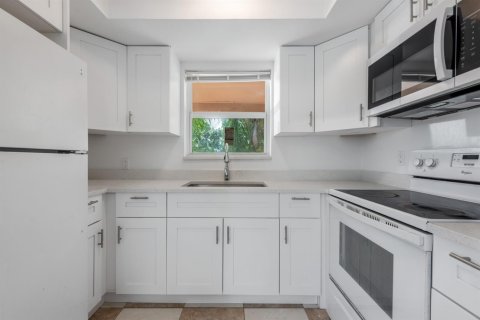Купить коммерческую недвижимость в Лейк-Уорт, Флорида 150.87м2, № 2251732 - фото 2