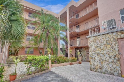 Condo in Lauderdale Lakes, Florida, 1 bedroom  № 1890012 - photo 28
