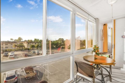 Condo in Lauderdale Lakes, Florida, 1 bedroom  № 1890012 - photo 6