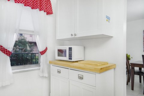 Condo in Lauderdale Lakes, Florida, 1 bedroom  № 1890012 - photo 16