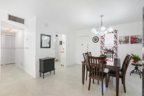 Condo in Lauderdale Lakes, Florida, 1 bedroom  № 1890012 - photo 12