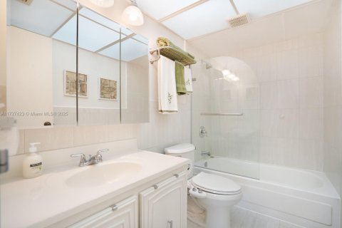 Condo in Lauderdale Lakes, Florida, 1 bedroom  № 1890012 - photo 21