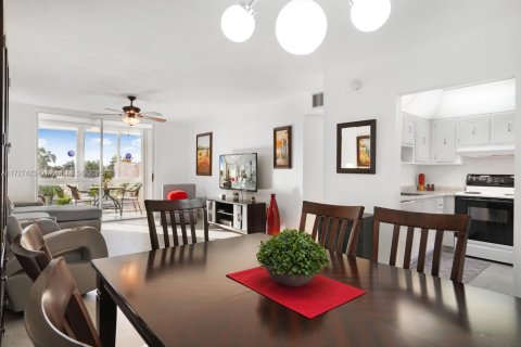 Condo in Lauderdale Lakes, Florida, 1 bedroom  № 1890012 - photo 1