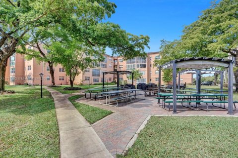 Condo in Lauderdale Lakes, Florida, 1 bedroom  № 1890012 - photo 27