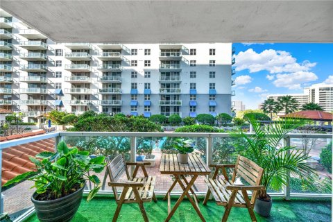 Снять в аренду кондоминиум в Майами, Флорида 2 спальни, 85.66м2, № 1967189 - фото 4