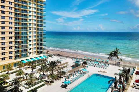 Condo in Hollywood, Florida № 2025979 - photo 16