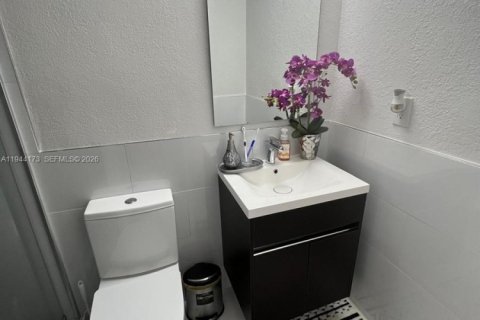 Condo in Hollywood, Florida № 2025979 - photo 10