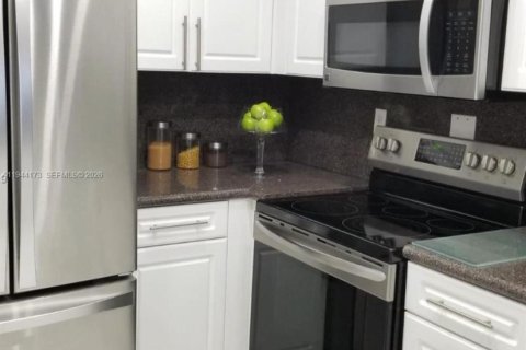 Condo in Hollywood, Florida № 2025979 - photo 11