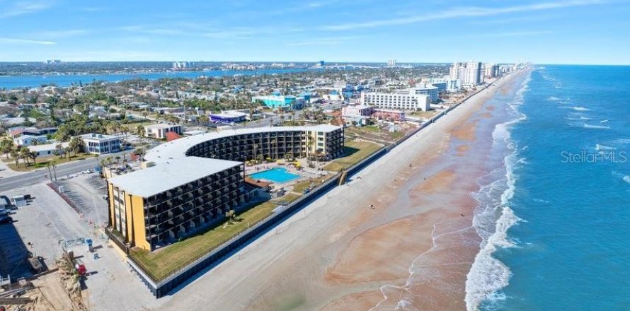 Condominio en Daytona Beach, Florida, 2 dormitorios № 1879878