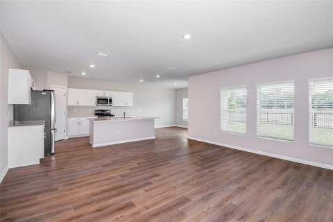 House in Zephyrhills, Florida 5 bedrooms, 279.73 sq.m. № 1909672 - photo 6