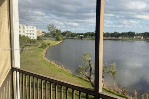 Снять в аренду кондоминиум в Мирамар, Флорида 2 спальни, 77.29м2, № 2003701 - фото 2