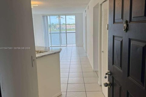 Снять в аренду кондоминиум в Мирамар, Флорида 2 спальни, 77.29м2, № 2003701 - фото 3