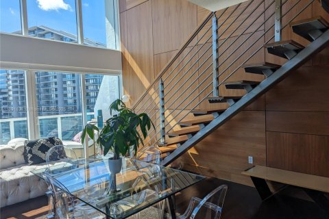 Condominio en alquiler en Miami, Florida, 2 dormitorios, 119.75 m2 № 2054630 - foto 2