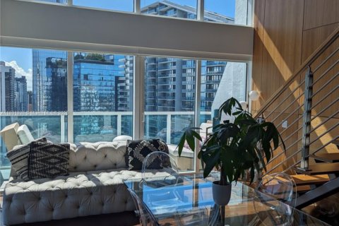 Condominio en alquiler en Miami, Florida, 2 dormitorios, 119.75 m2 № 2054630 - foto 4