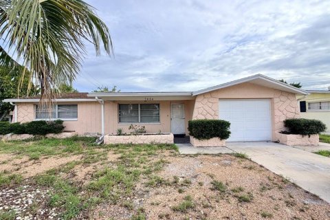 House in Port Richey, Florida 2 bedrooms, 118.45 sq.m. № 2209211