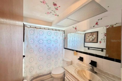 House in Port Richey, Florida 2 bedrooms, 118.45 sq.m. № 2209211 - photo 13
