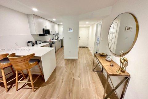 Купить кондоминиум в Нейплс, Флорида 2 спальни, № 1997483 - фото 3