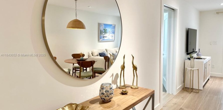 Кондоминиум с 2 спальнями в Нейплс, Флорида № 1997483