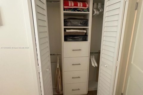 Купить кондоминиум в Нейплс, Флорида 2 спальни, № 1997483 - фото 21