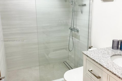 Купить кондоминиум в Нейплс, Флорида 2 спальни, № 1997483 - фото 17