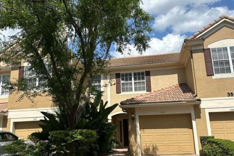 Condo in Orlando, Florida, 2 bedrooms  № 1657915 - photo 1