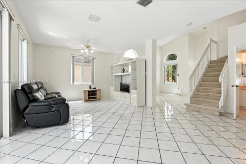 Casa en venta en Pembroke Pines, Florida, 3 dormitorios, 176.7 m2 № 1847779 - foto 10