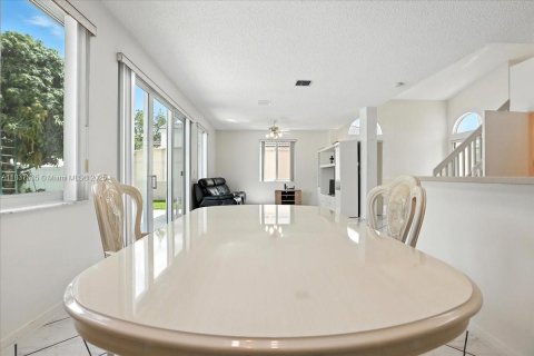 Casa en venta en Pembroke Pines, Florida, 3 dormitorios, 176.7 m2 № 1847779 - foto 13