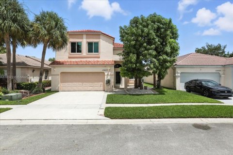 Casa en venta en Pembroke Pines, Florida, 3 dormitorios, 176.7 m2 № 1847779 - foto 2