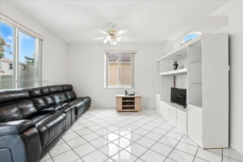 Casa en venta en Pembroke Pines, Florida, 3 dormitorios, 176.7 m2 № 1847779 - foto 8