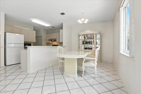 Casa en venta en Pembroke Pines, Florida, 3 dormitorios, 176.7 m2 № 1847779 - foto 11