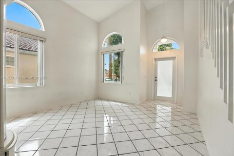 Casa en venta en Pembroke Pines, Florida, 3 dormitorios, 176.7 m2 № 1847779 - foto 5
