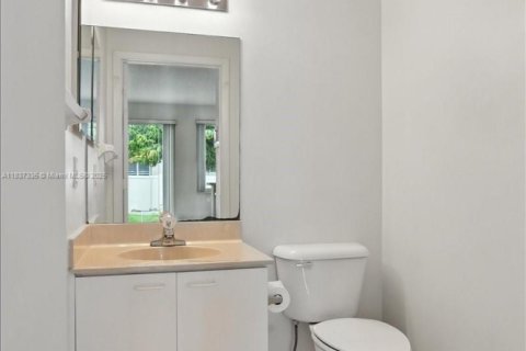 Casa en venta en Pembroke Pines, Florida, 3 dormitorios, 176.7 m2 № 1847779 - foto 27