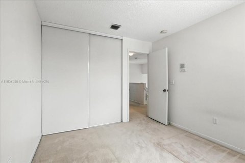 Casa en venta en Pembroke Pines, Florida, 3 dormitorios, 176.7 m2 № 1847779 - foto 25