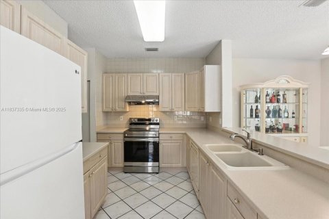 Casa en venta en Pembroke Pines, Florida, 3 dormitorios, 176.7 m2 № 1847779 - foto 16