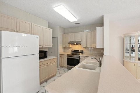 Casa en venta en Pembroke Pines, Florida, 3 dormitorios, 176.7 m2 № 1847779 - foto 15