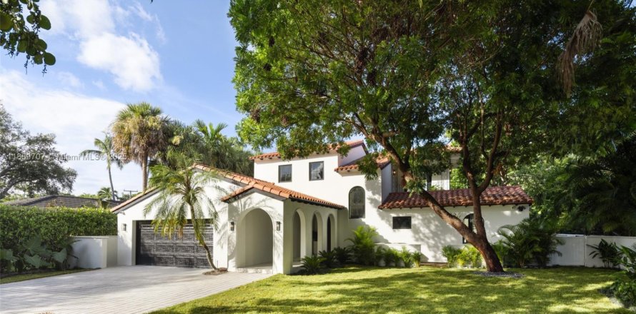 House in Coral Gables, Florida 4 bedrooms, 315.22 sq.m. № 1890196
