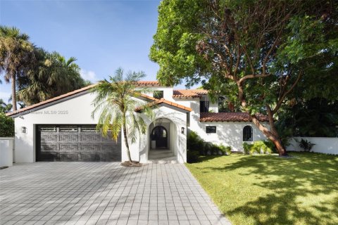 House in Coral Gables, Florida 4 bedrooms, 315.22 sq.m. № 1890196 - photo 2