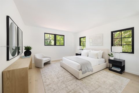 House in Coral Gables, Florida 4 bedrooms, 315.22 sq.m. № 1890196 - photo 26