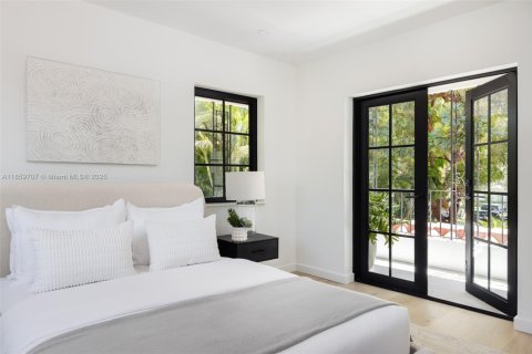 House in Coral Gables, Florida 4 bedrooms, 315.22 sq.m. № 1890196 - photo 25