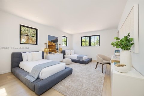 House in Coral Gables, Florida 4 bedrooms, 315.22 sq.m. № 1890196 - photo 27