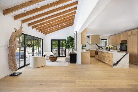 House in Coral Gables, Florida 4 bedrooms, 315.22 sq.m. № 1890196 - photo 11