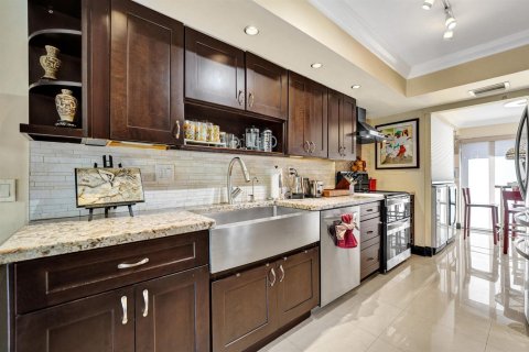 Touwnhouse à vendre à Hollywood, Floride: 3 chambres, 218.32 m2 № 2087903 - photo 15