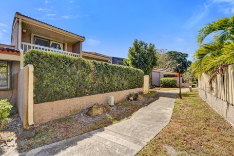 Touwnhouse à vendre à Hollywood, Floride: 3 chambres, 218.32 m2 № 2087903 - photo 27