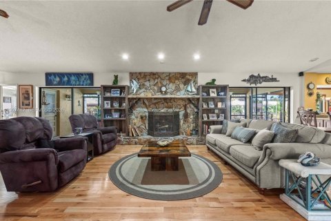 Villa ou maison à vendre à Davie, Floride: 4 chambres, 314.75 m2 № 2071908 - photo 15