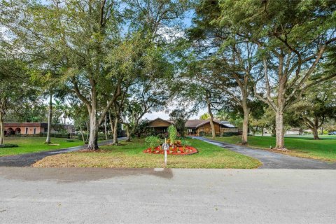 Villa ou maison à Davie, Floride 4 chambres, 314.75 m2 № 2071908