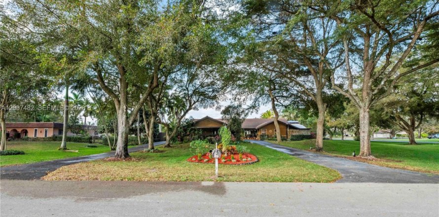 Villa ou maison à Davie, Floride 4 chambres, 314.75 m2 № 2071908