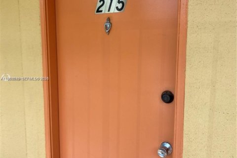Condominio en Pembroke Pines, Florida, 1 dormitorio  № 2009053