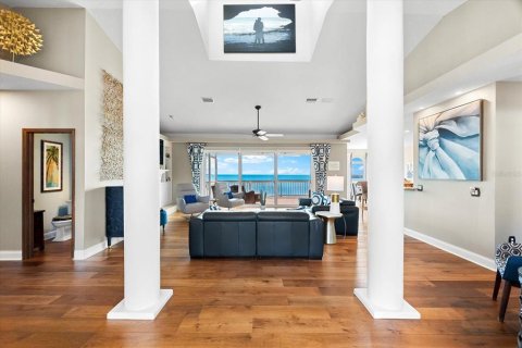 House in Tarpon Springs, Florida 4 bedrooms, 329.43 sq.m. № 1649397 - photo 8