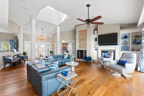 House in Tarpon Springs, Florida 4 bedrooms, 329.43 sq.m. № 1649397 - photo 6