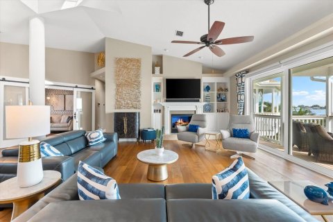 House in Tarpon Springs, Florida 4 bedrooms, 329.43 sq.m. № 1649397 - photo 7